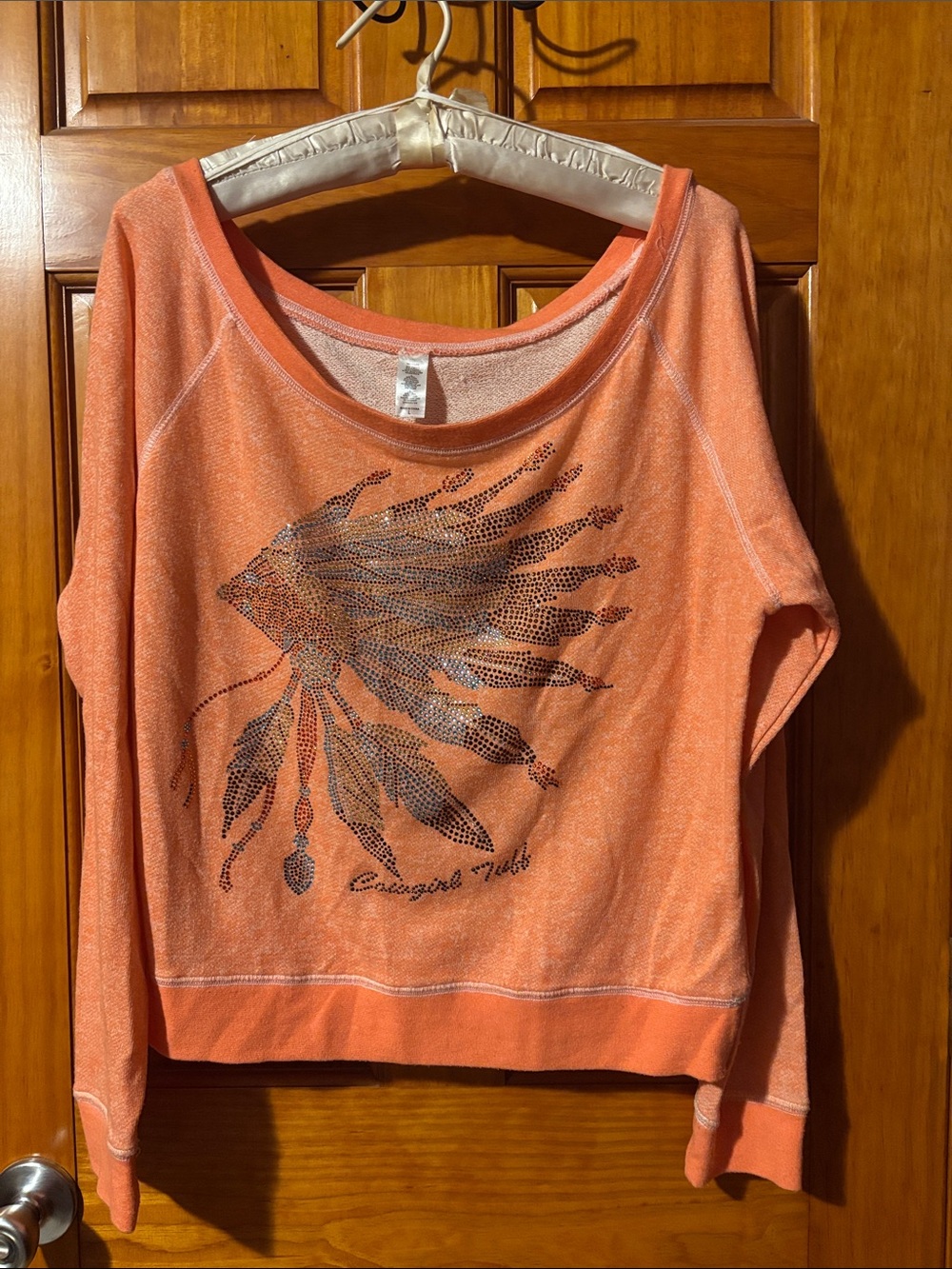 Casual Coral Women's Sweatshirt with Feather Graphic
